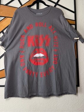 KISS Gray Tee with Red Logo & Lip Graphic